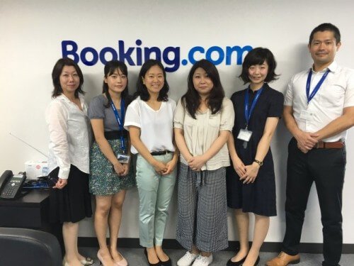 Booking.com那覇オフィス立ち上げ時の写真
