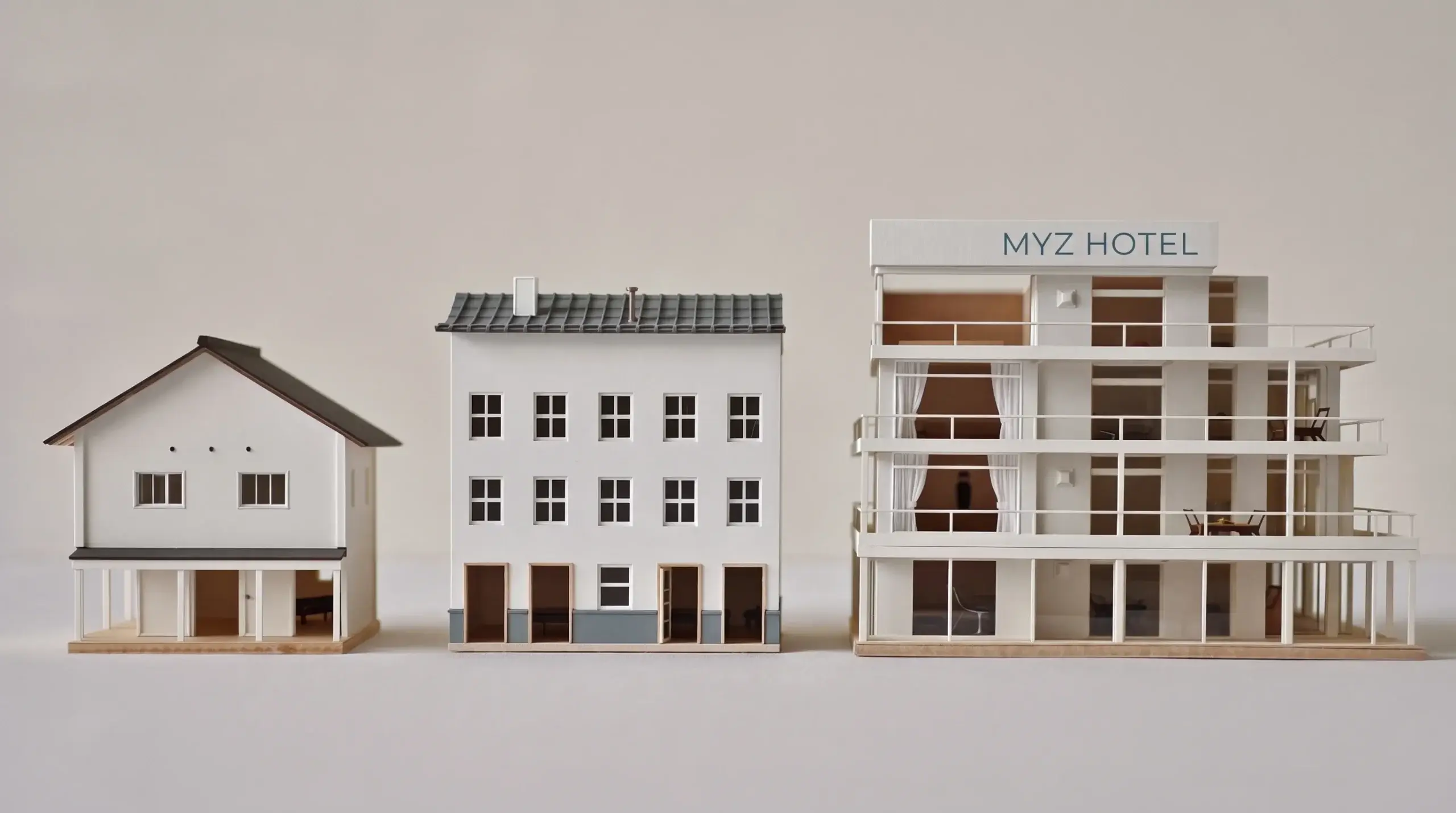 民泊の管理部屋数別おすすめシステム：1室・5室・10室と大きくなる建物模型（MYZ HOTEL）
