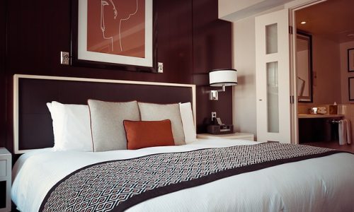 hotel-room-1447201_640